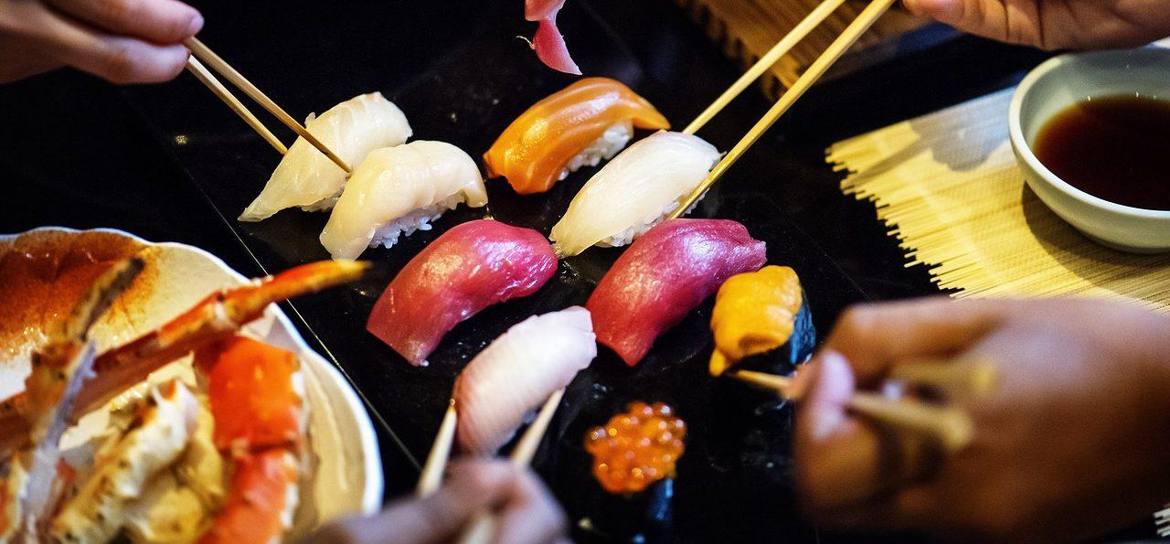 tvs em casas de sushi